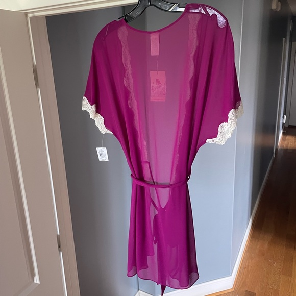 In Bloom Robe - Picture 3 of 5